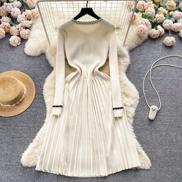 Round Collar Pleated Knitted Dress