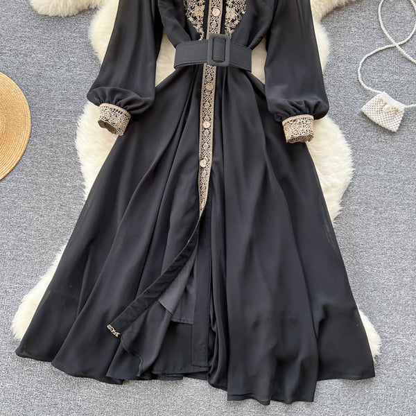 Lace Patchwork Waist-slimming Black Dress