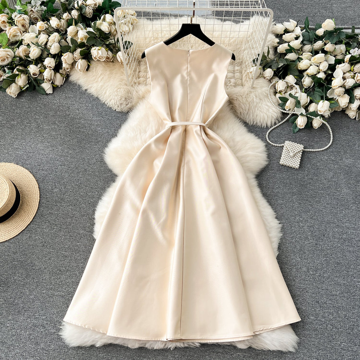 Courtly Sleeveless Solid Color Dress