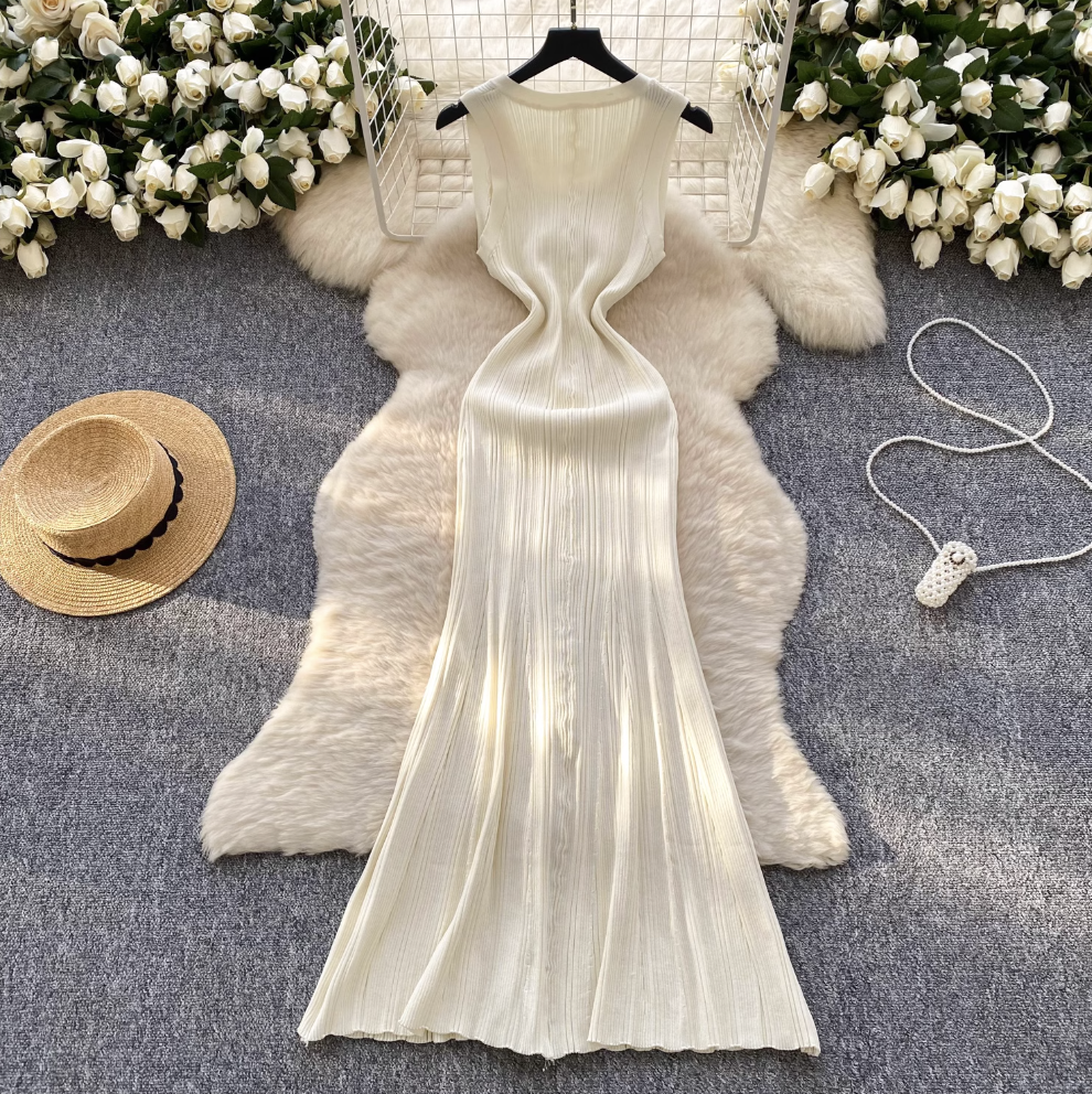 Round Collar Slim-fit Knitted Dress