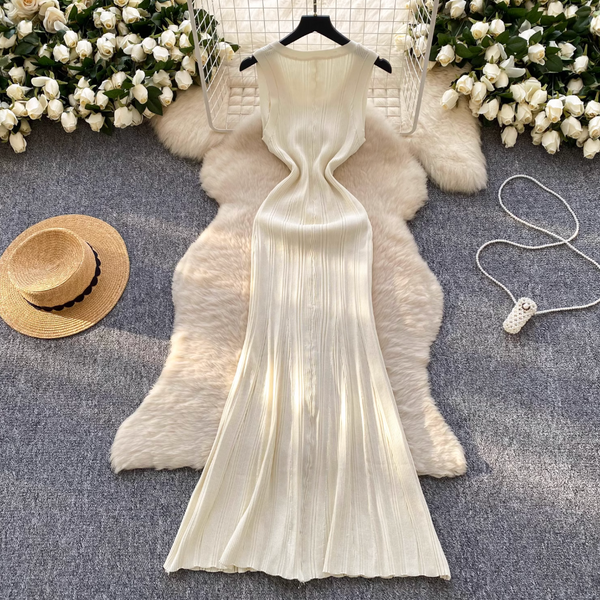 Round Collar Slim-fit Knitted Dress