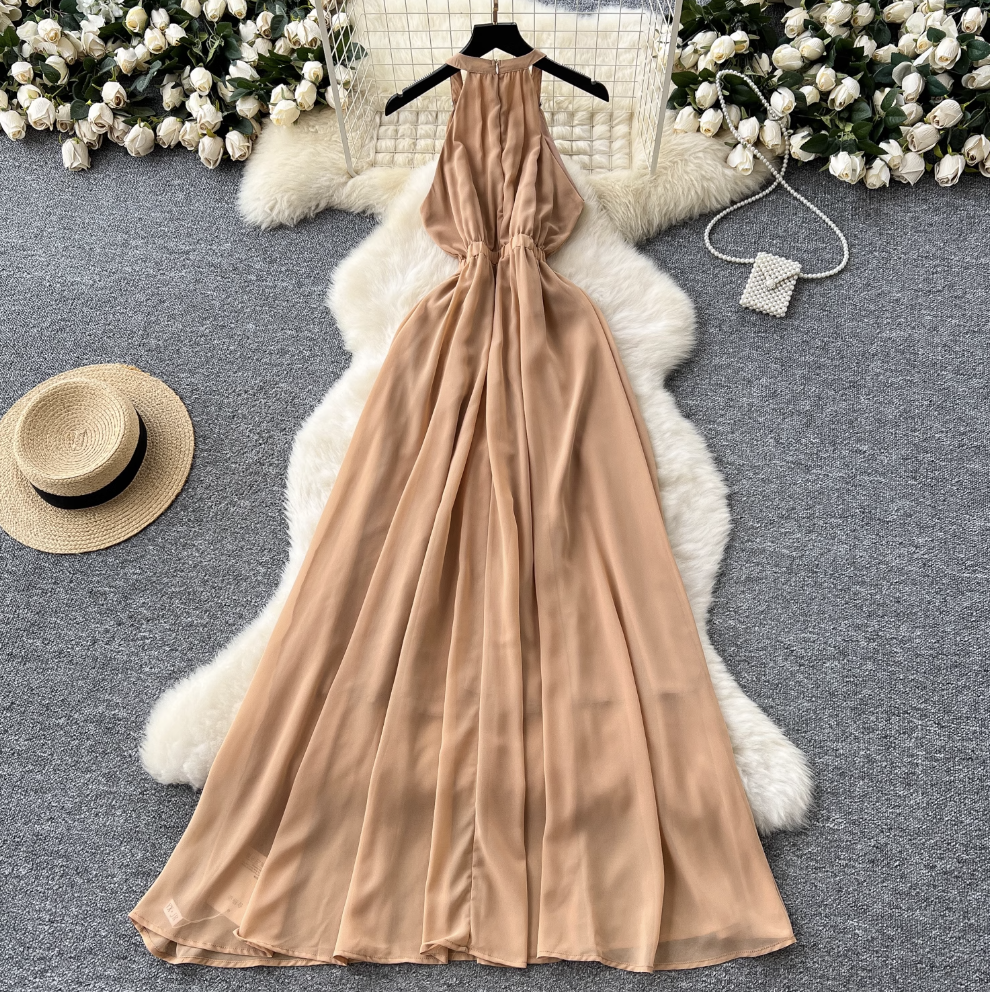 Kolsuz Kristal Taşlı Halter Elbise