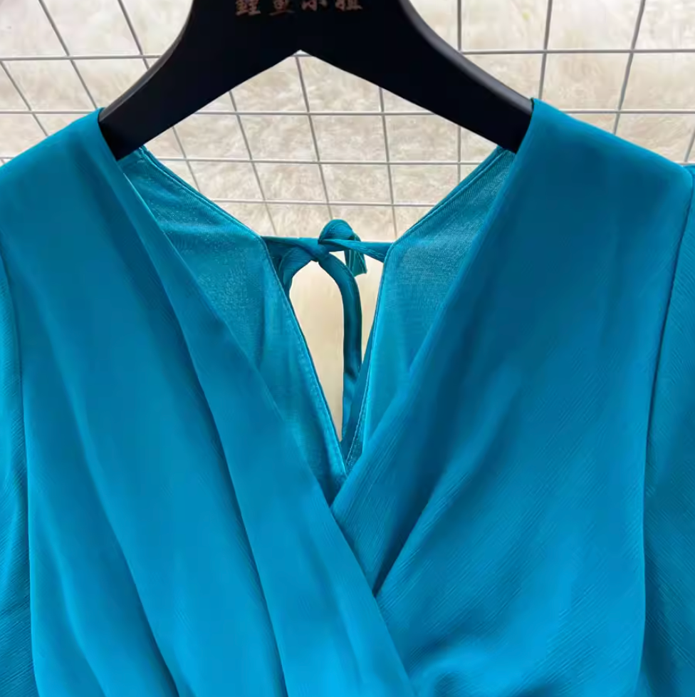 V-neck Stretchy Solid Color Chiffon Dress