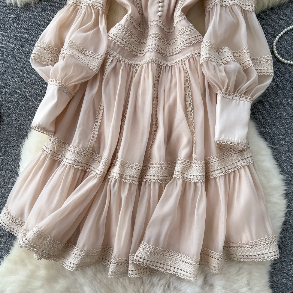 Courtly Puffy Sleeve Lace Dress