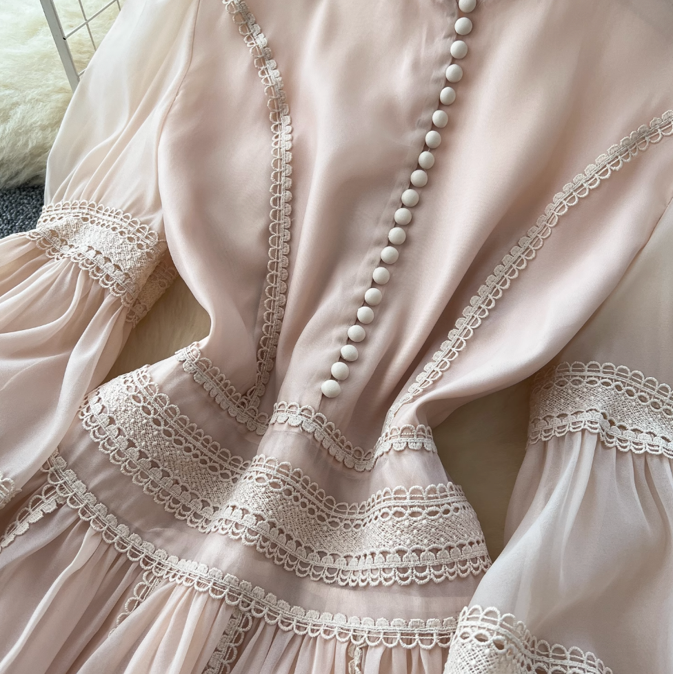 Courtly Puffy Sleeve Lace Dress