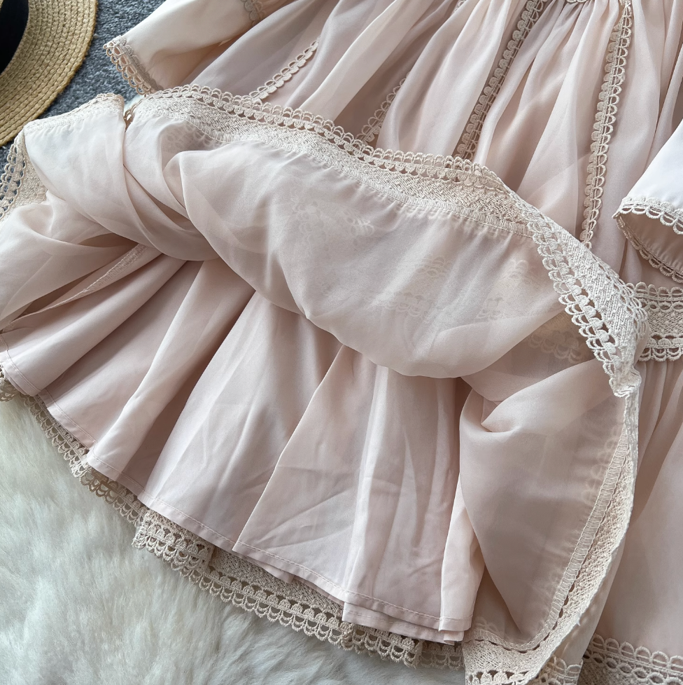 Courtly Puffy Sleeve Lace Dress