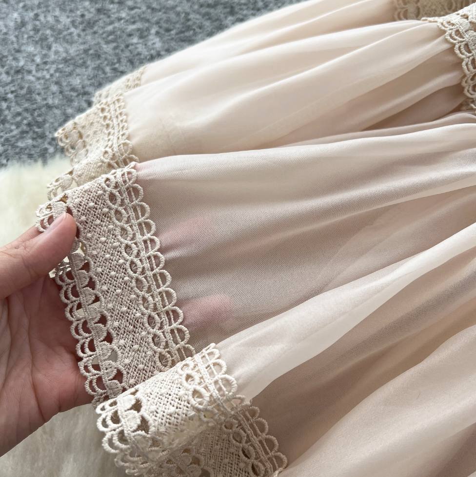 Courtly Puffy Sleeve Lace Dress