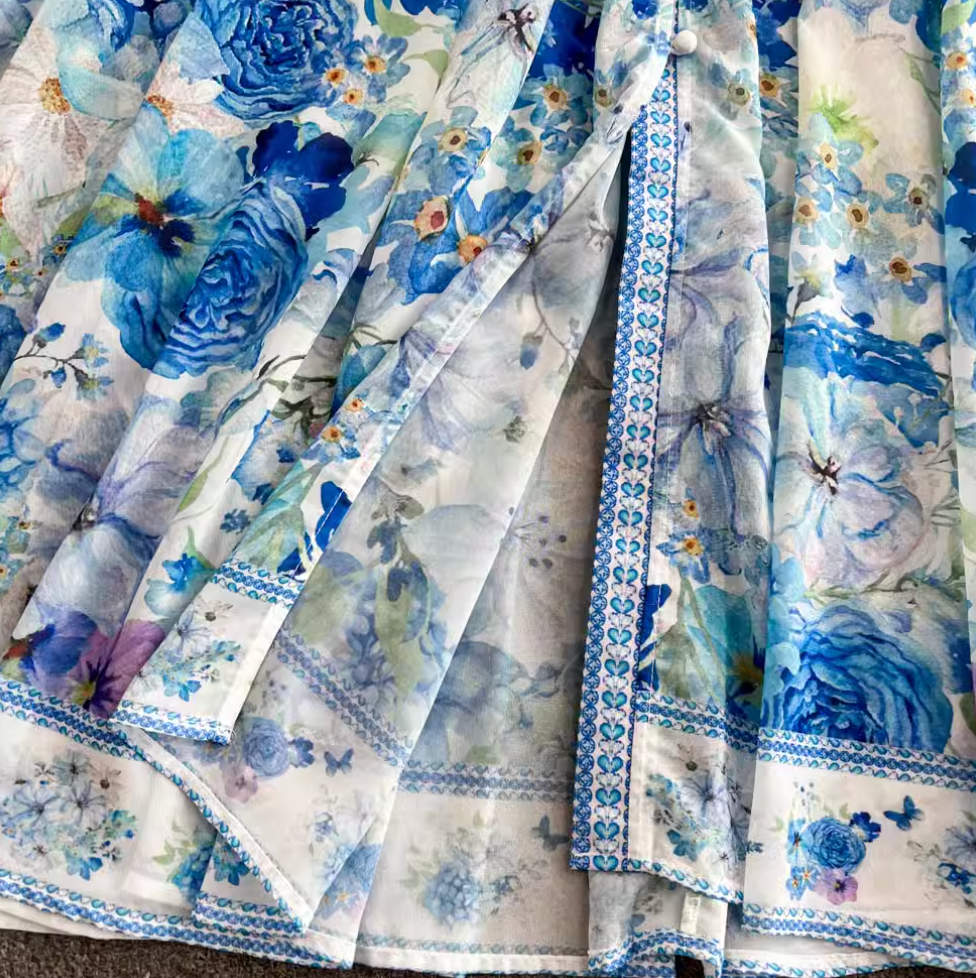 Courtly V-neck Floral Printed Dress