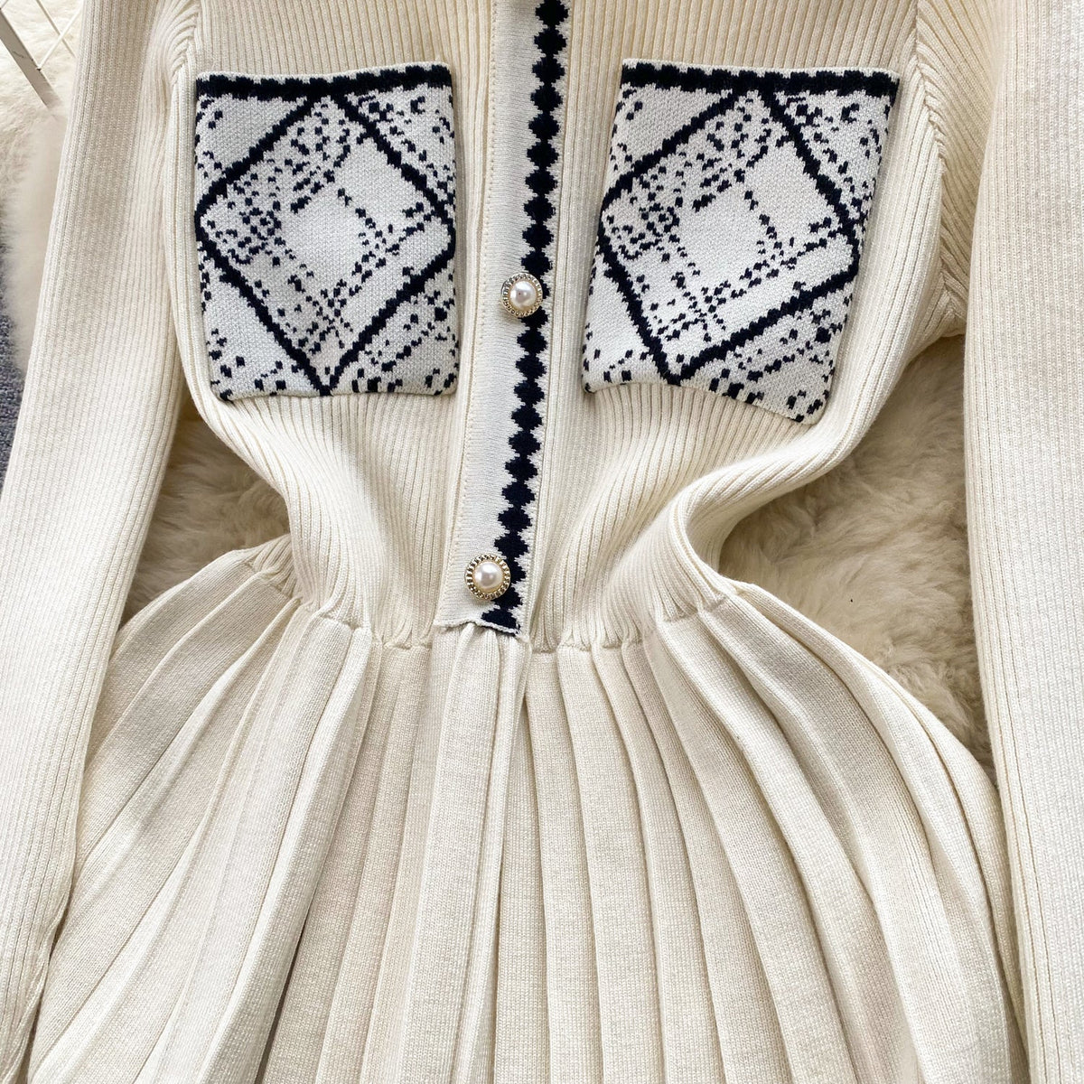 Round Collar Pleated Knitted Dress