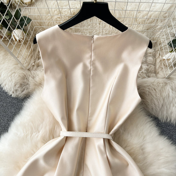 Courtly Sleeveless Solid Color Dress