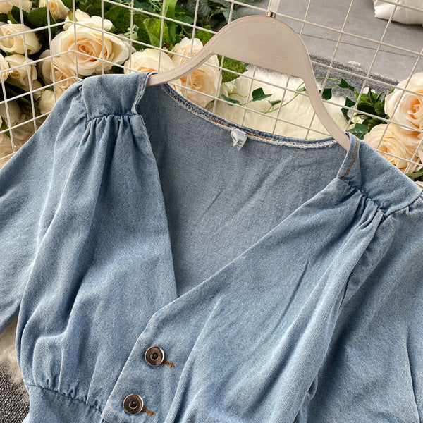 Denim V-yaka Düğmeli Bel Elbisesi