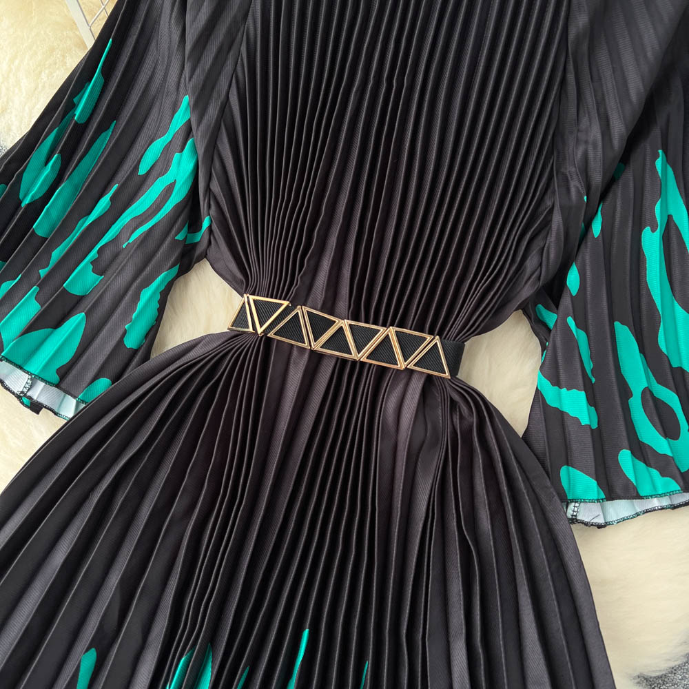 Loose-fit Color Blocking Pleated Dress