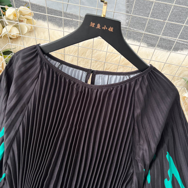 Loose-fit Color Blocking Pleated Dress