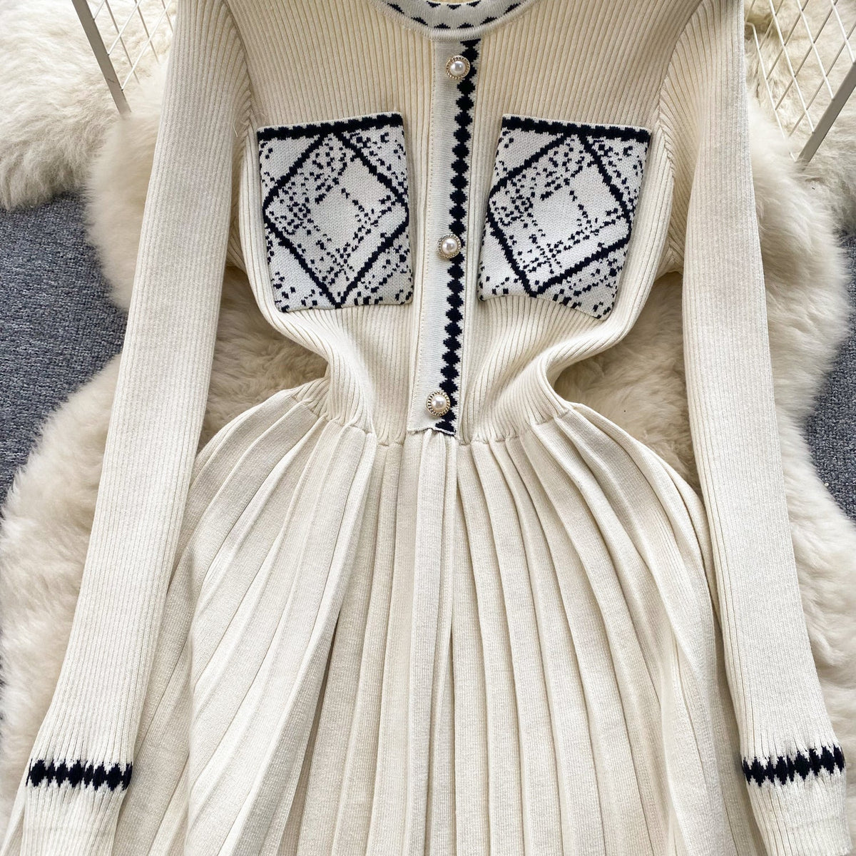 Round Collar Pleated Knitted Dress