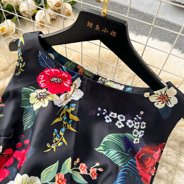 Courtly Sleeveless Floral Printed Dress