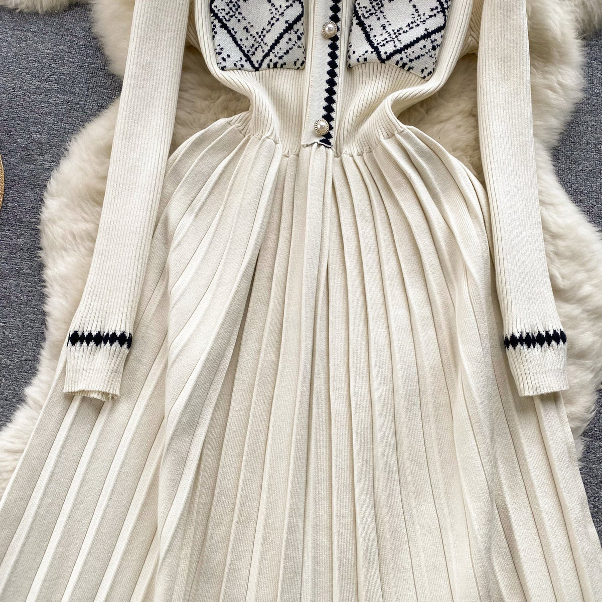 Round Collar Pleated Knitted Dress