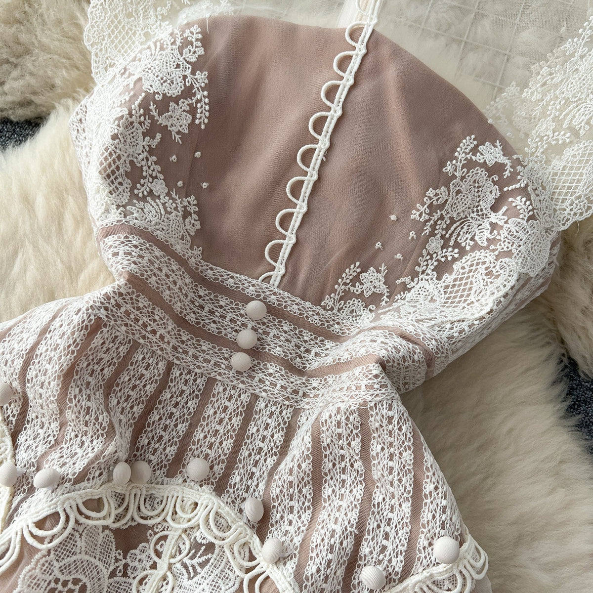 Courtly Embroidered Floral Slim Dress