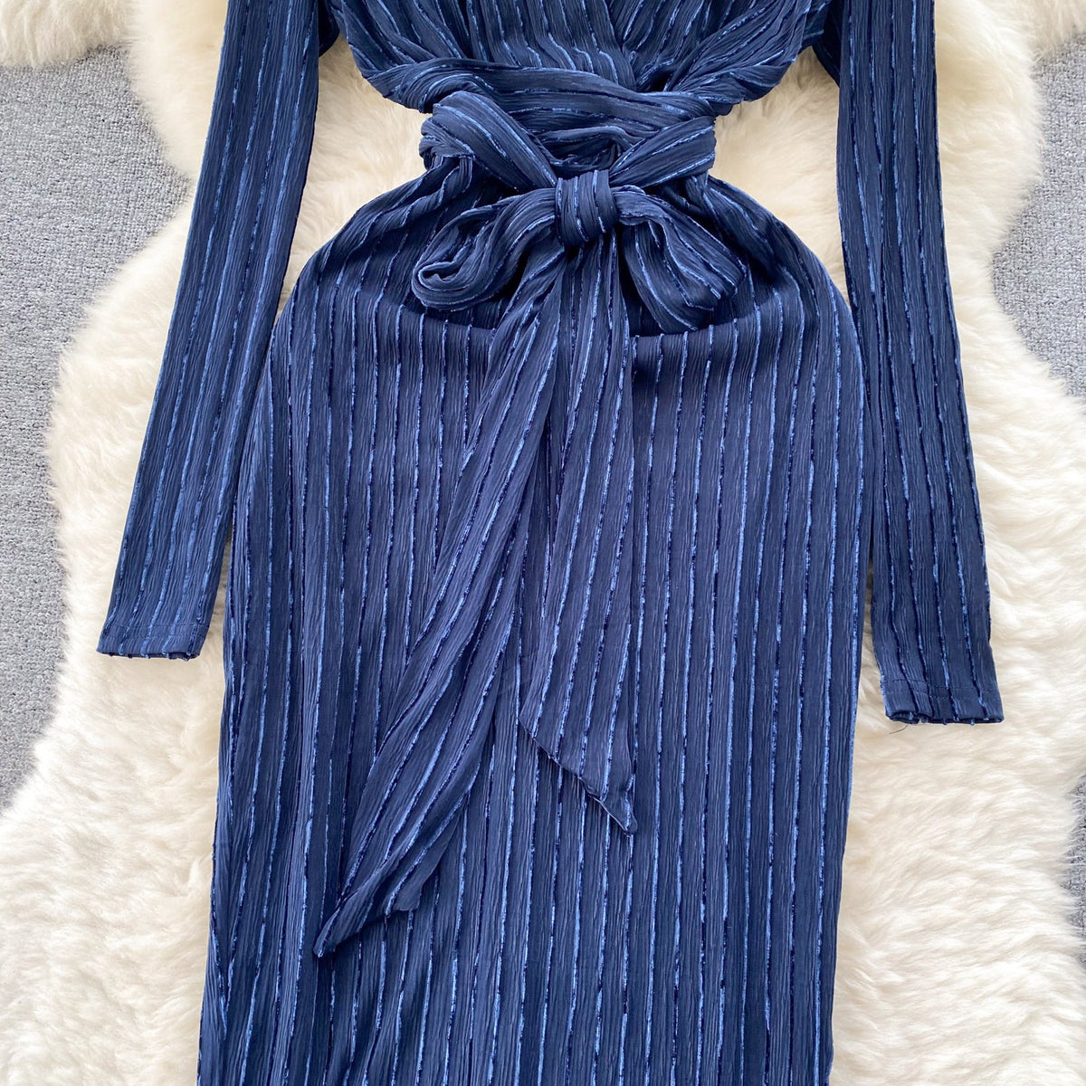 V-neck Solid Color Lace-up Dress