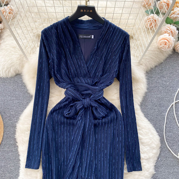 V-neck Solid Color Lace-up Dress