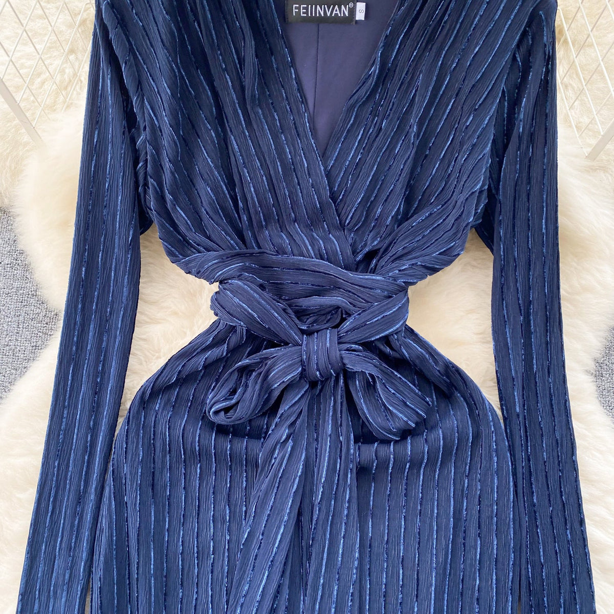 V-neck Solid Color Lace-up Dress