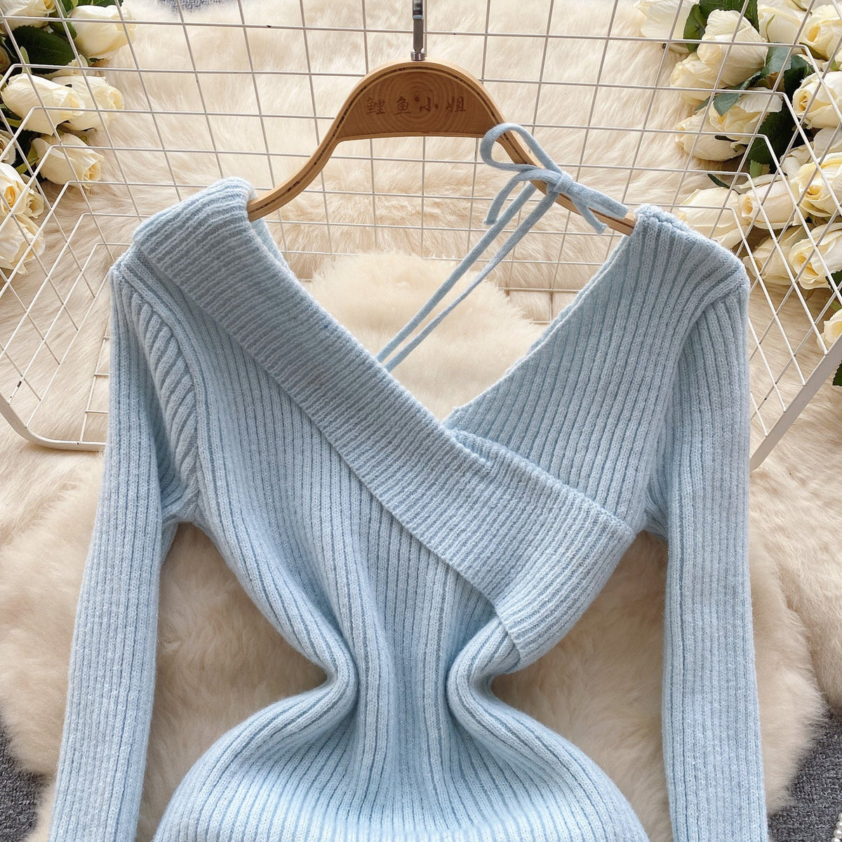 Niche V-neck Slim-fit Knitted Dress