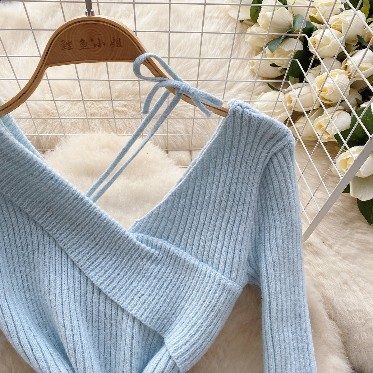 Niche V-neck Slim-fit Knitted Dress
