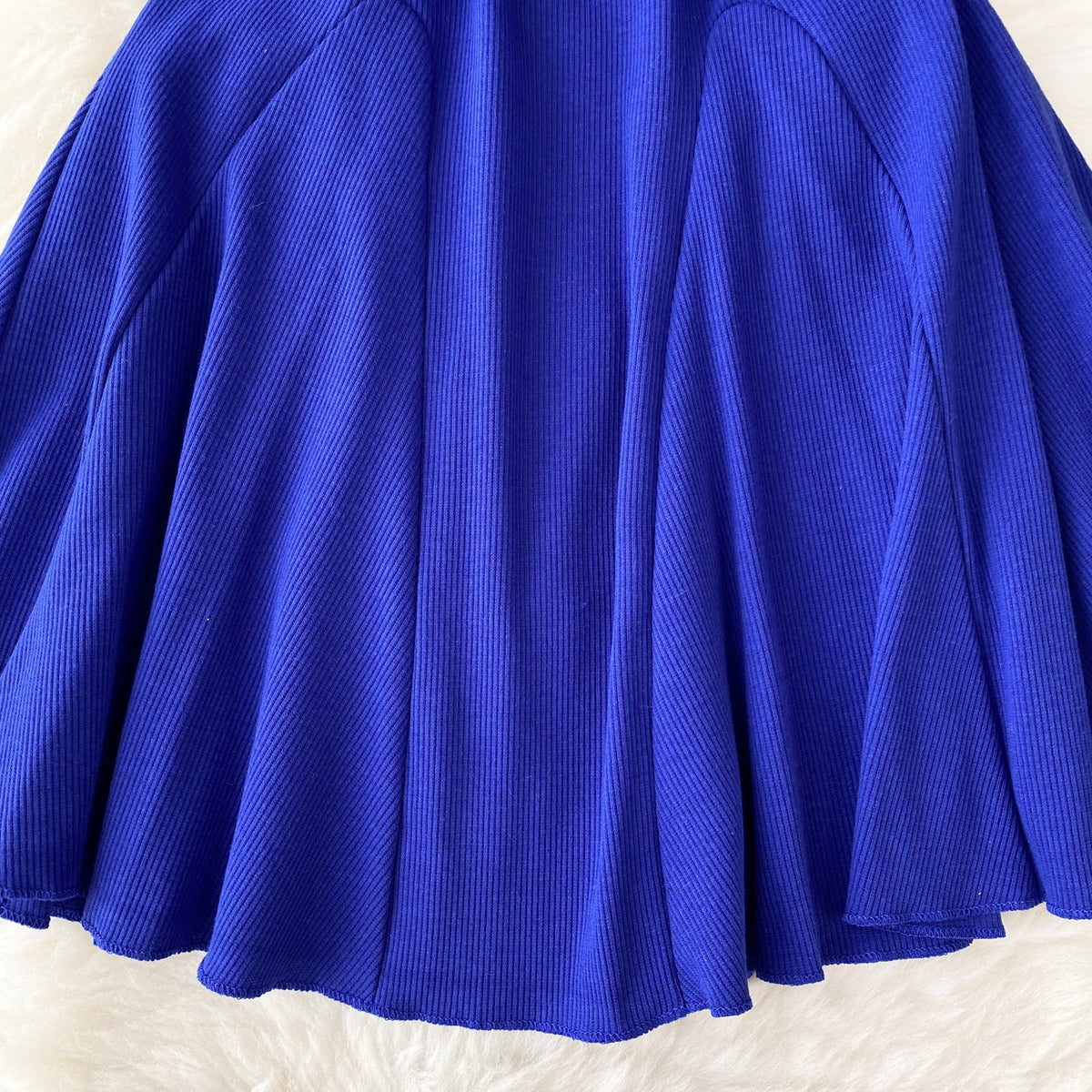 Solid Color Waist-slimming Pleated Dress