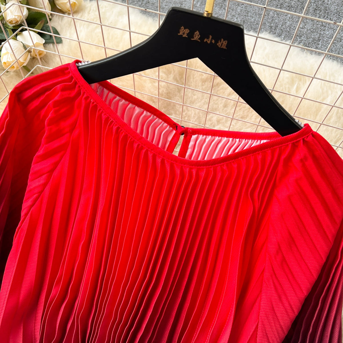 Elegant Gradient Color Pleated Dress
