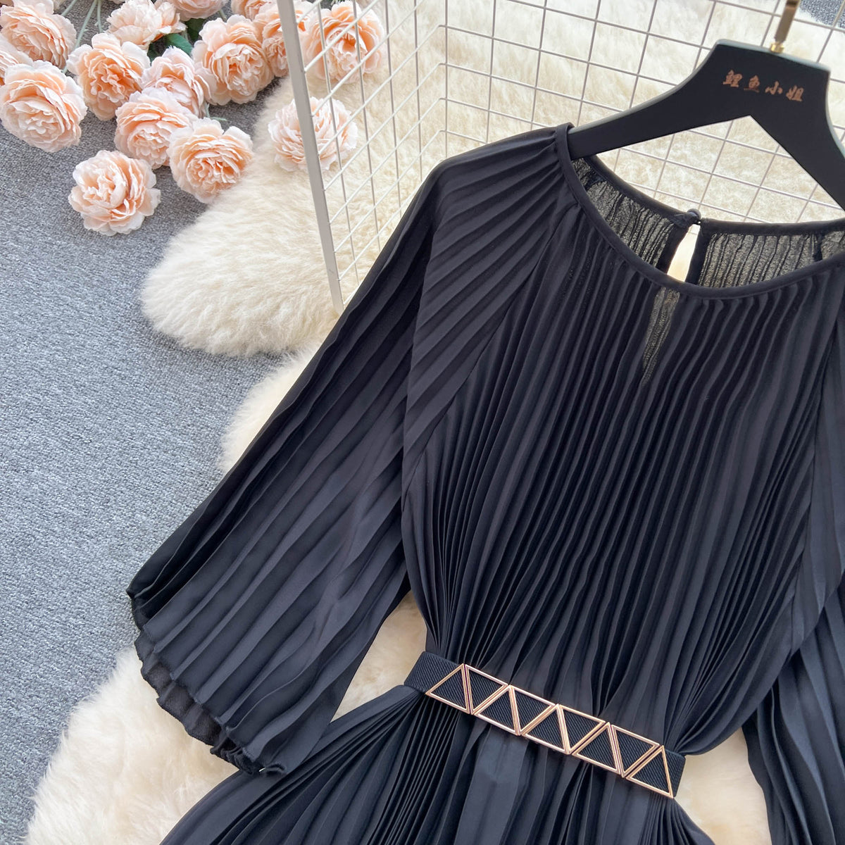 Elegant Round Collar Pleated Dress