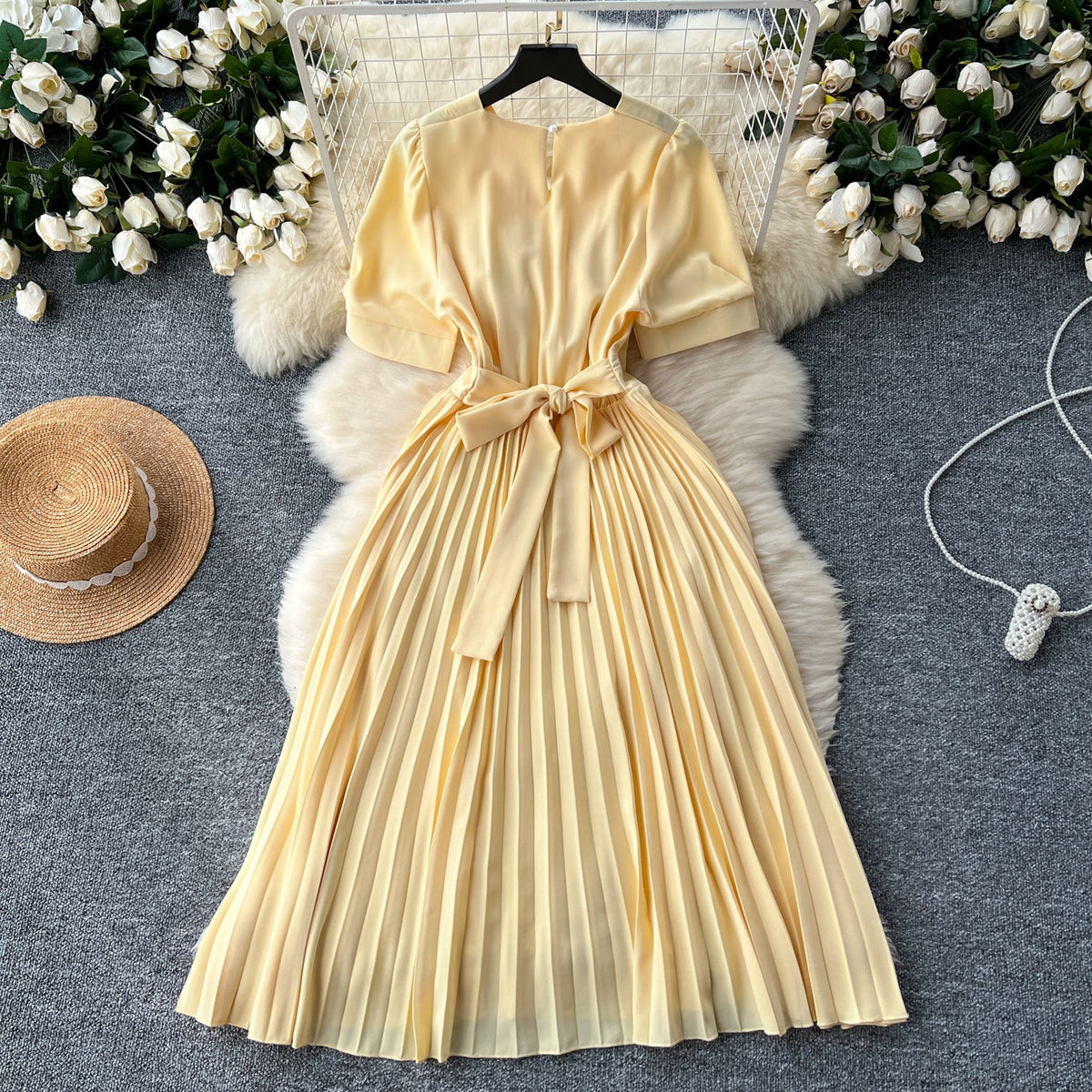 Solid Color V-neck Pleated Dress