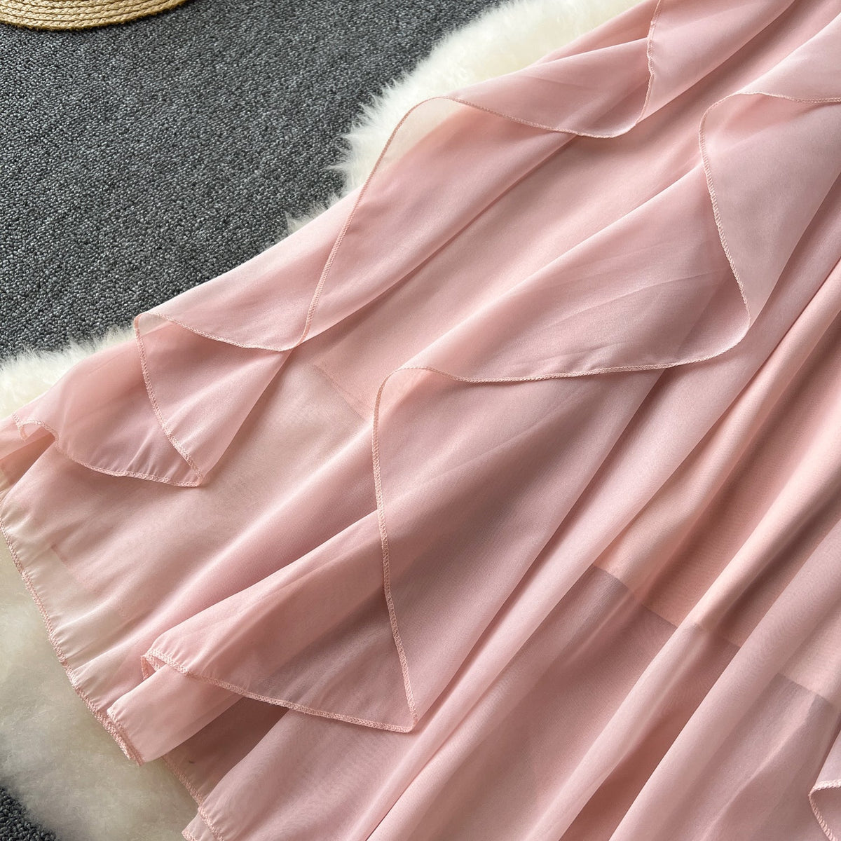 Peri Boncuklu Pembe Volanlı Elbise
