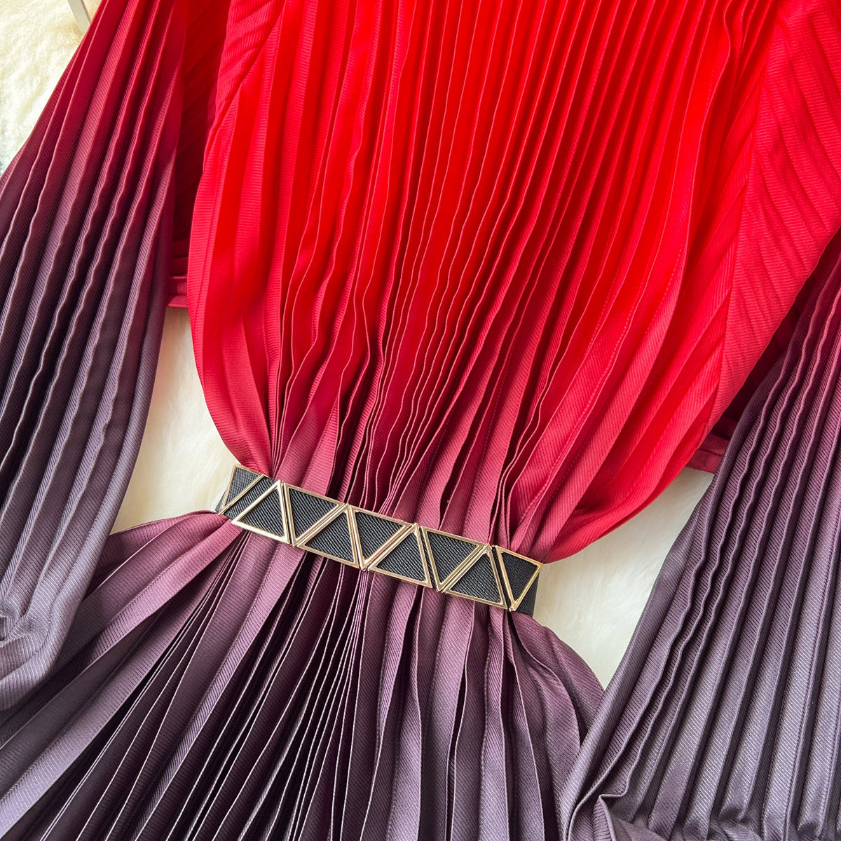 Elegant Gradient Color Pleated Dress