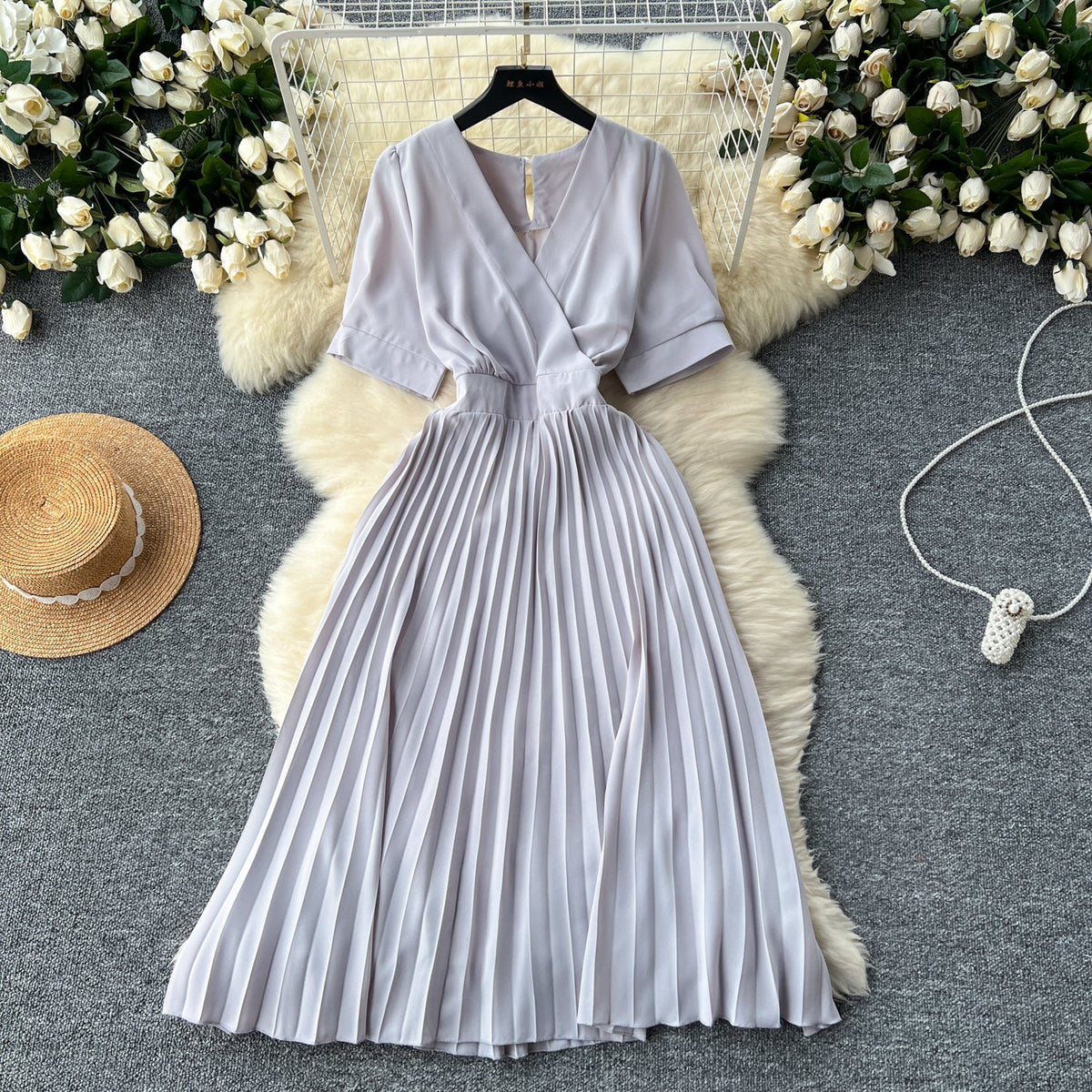 Solid Color V-neck Pleated Dress