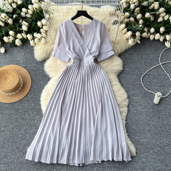Solid Color V-neck Pleated Dress
