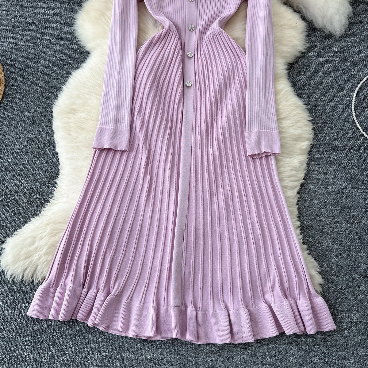 Delicate V-neck Pleated Knitted Dress