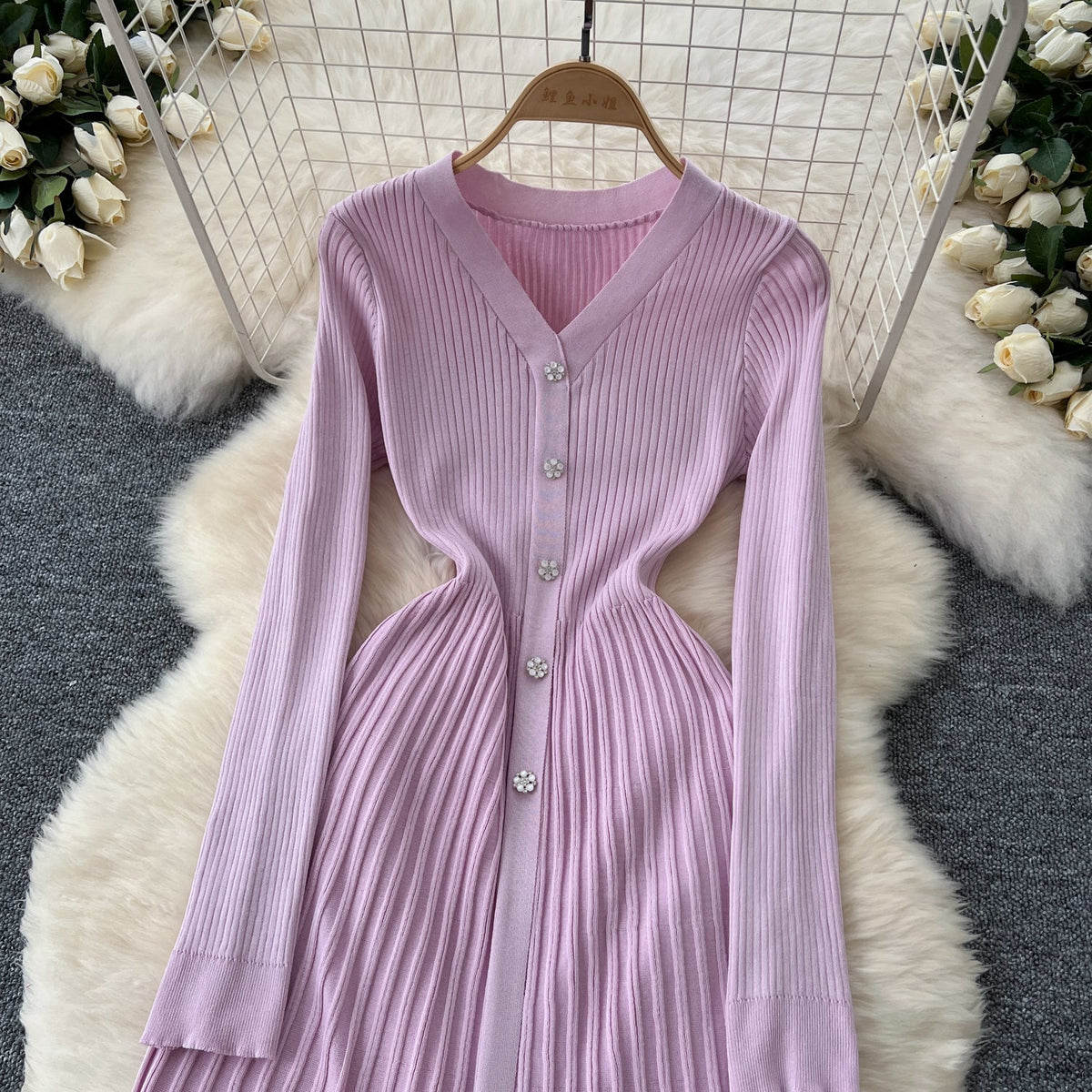 Delicate V-neck Pleated Knitted Dress