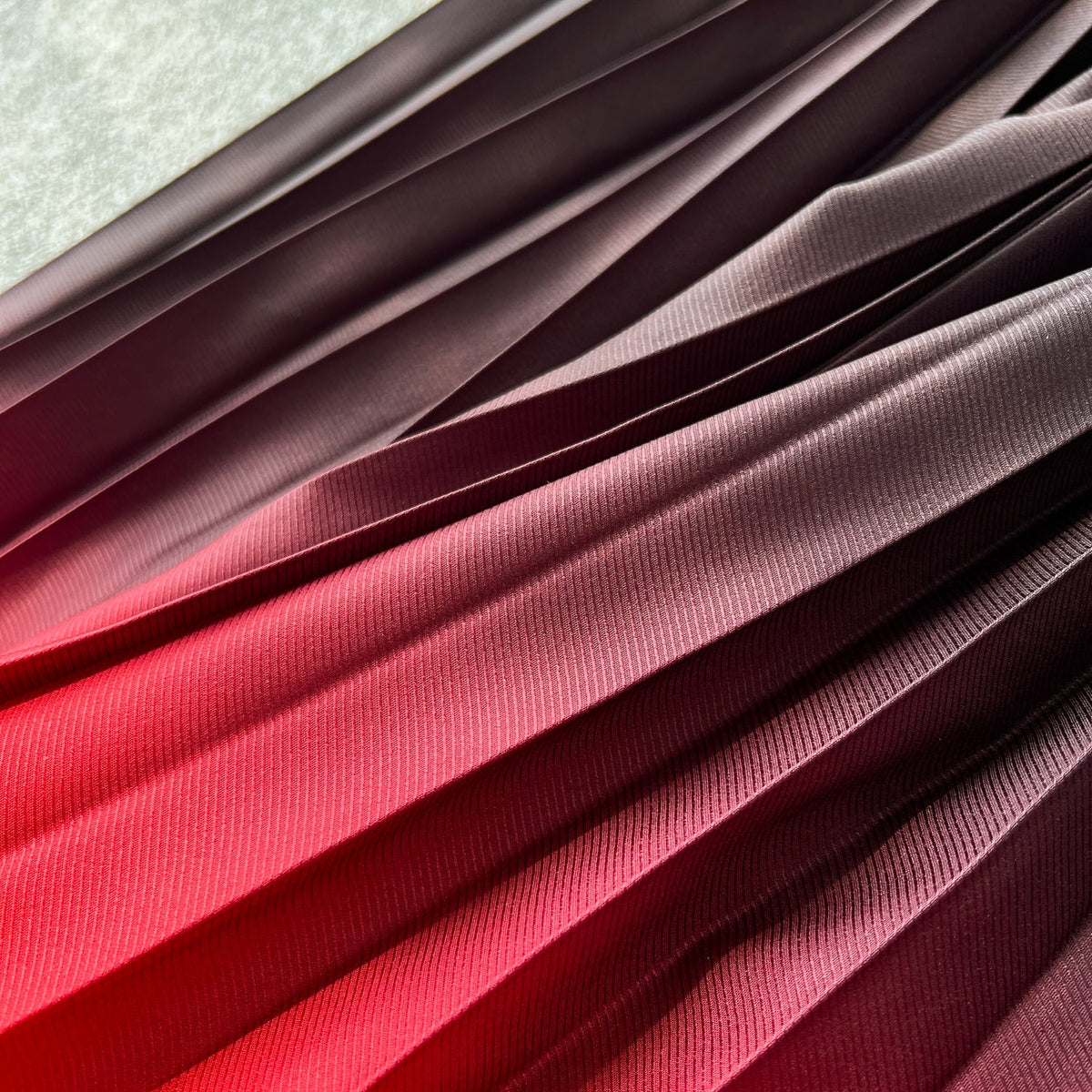 Elegant Gradient Color Pleated Dress