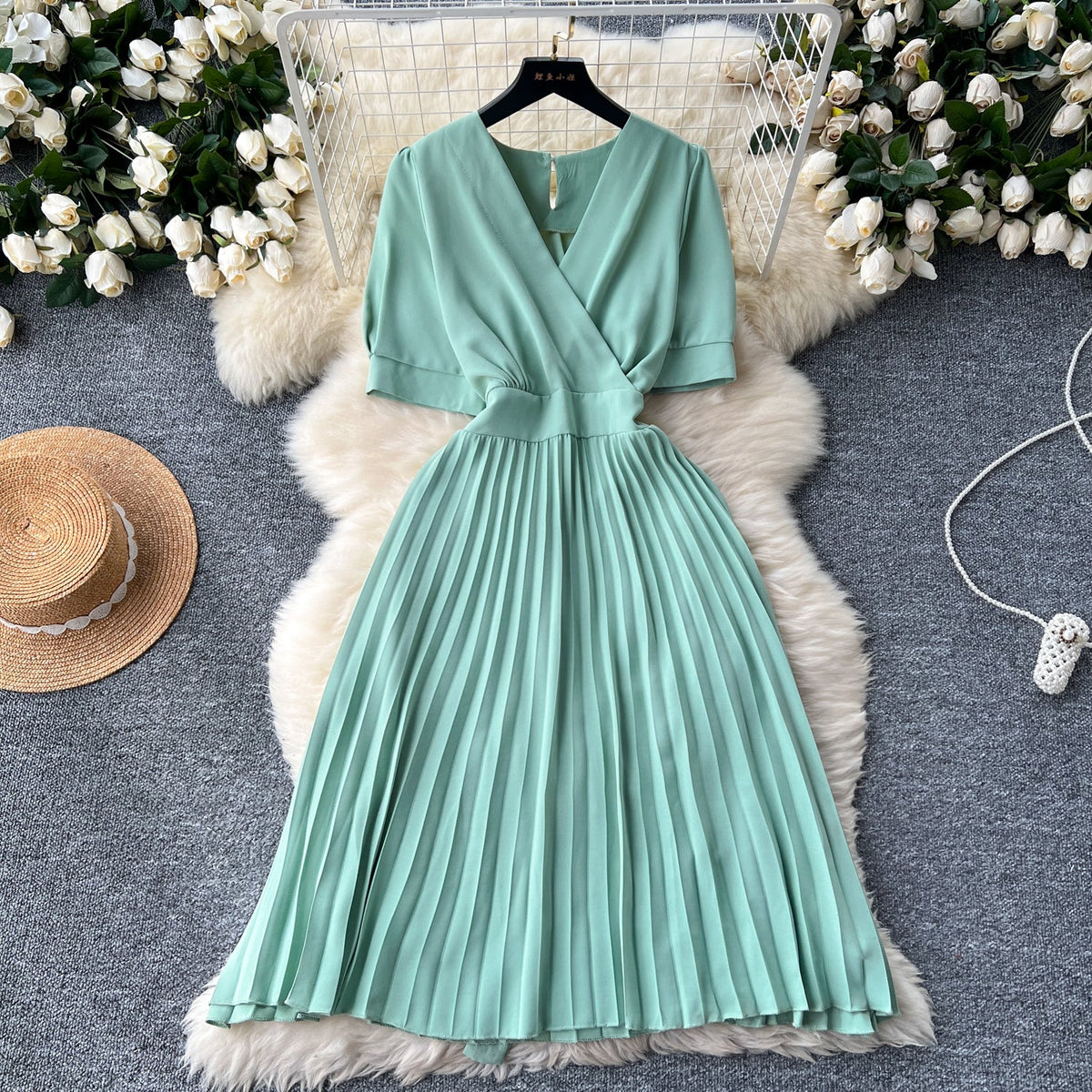 Solid Color V-neck Pleated Dress