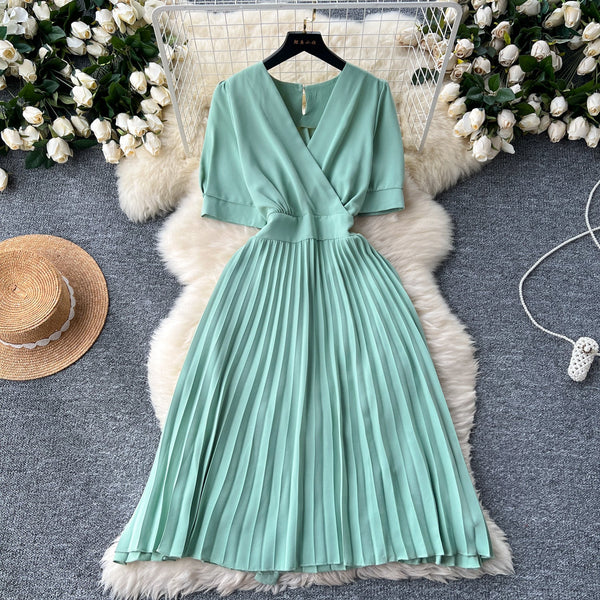 Solid Color V-neck Pleated Dress
