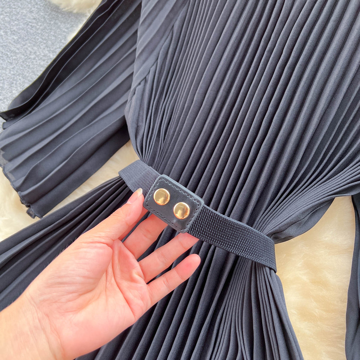 Elegant Round Collar Pleated Dress