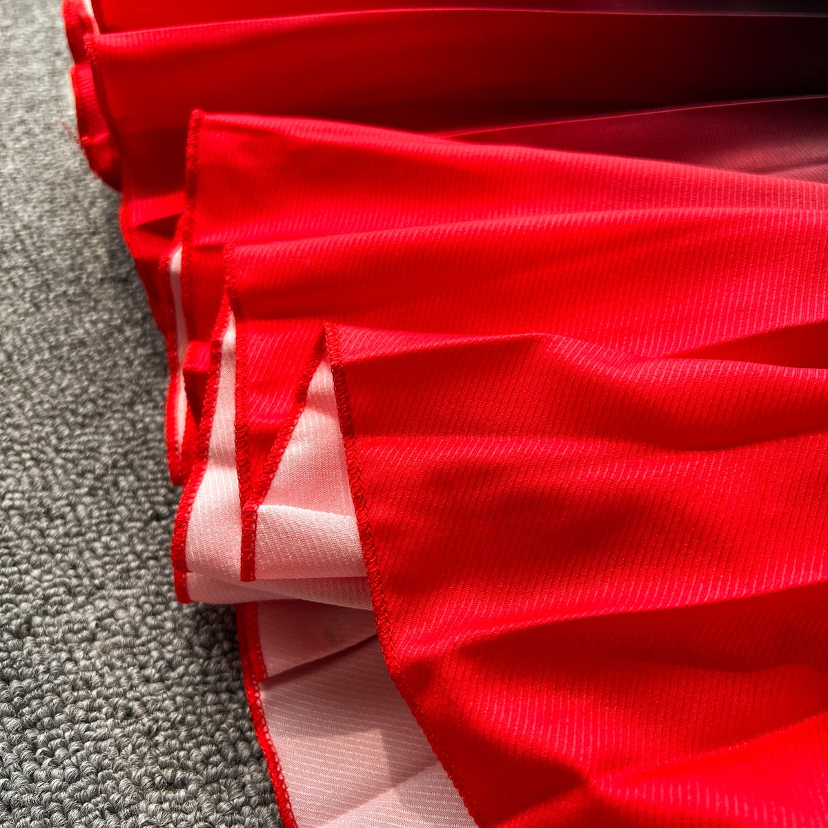 Elegant Gradient Color Pleated Dress