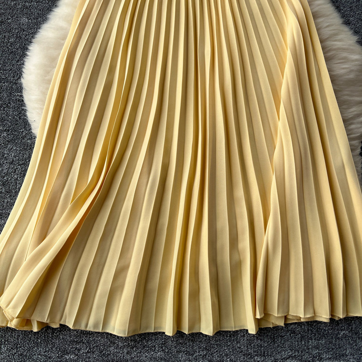 Solid Color V-neck Pleated Dress