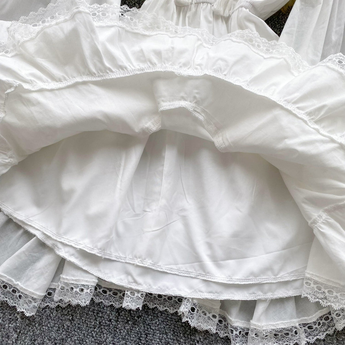 Courtly Lace-up Ruffled White Dress