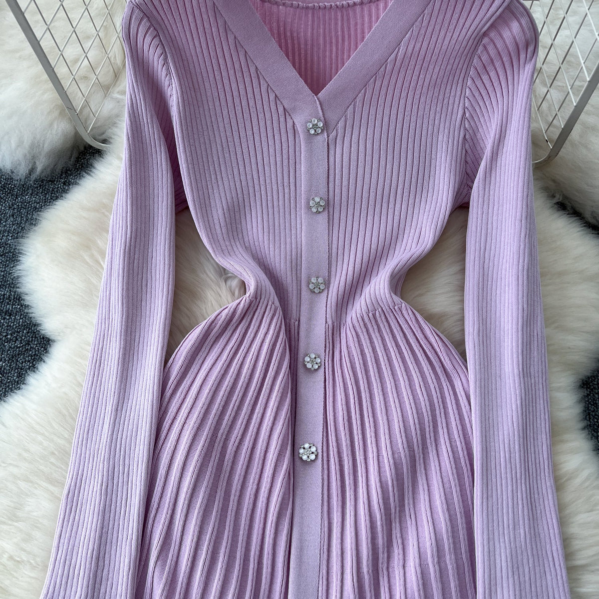 Delicate V-neck Pleated Knitted Dress