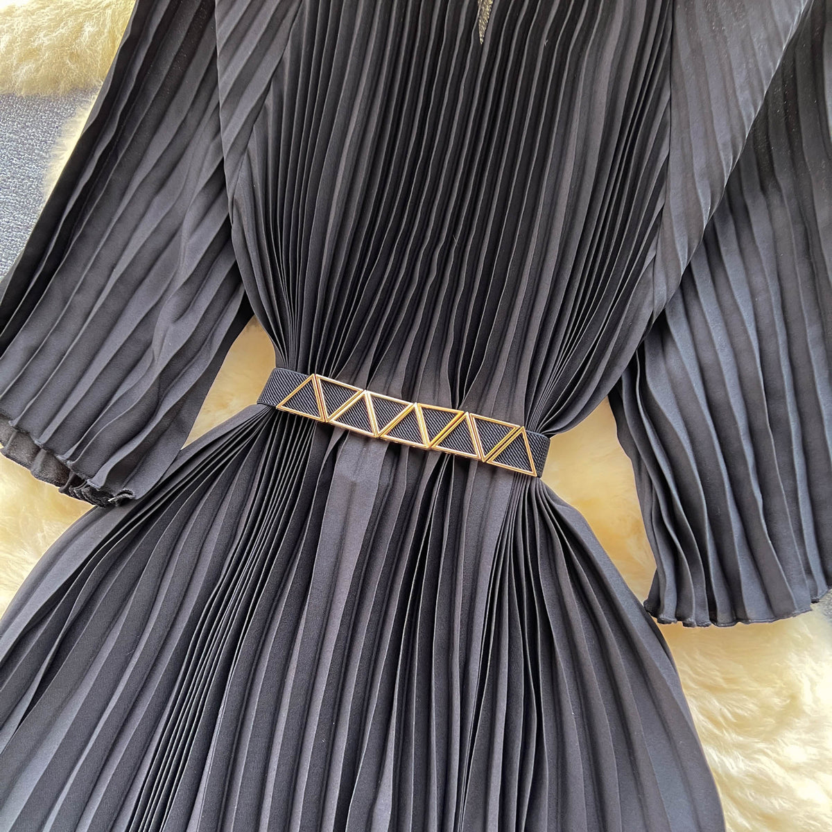 Elegant Round Collar Pleated Dress