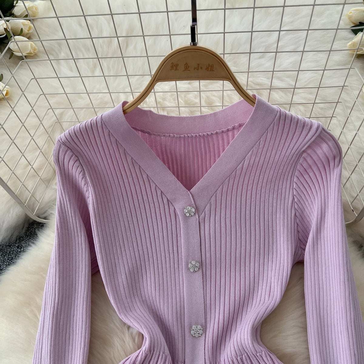 Delicate V-neck Pleated Knitted Dress
