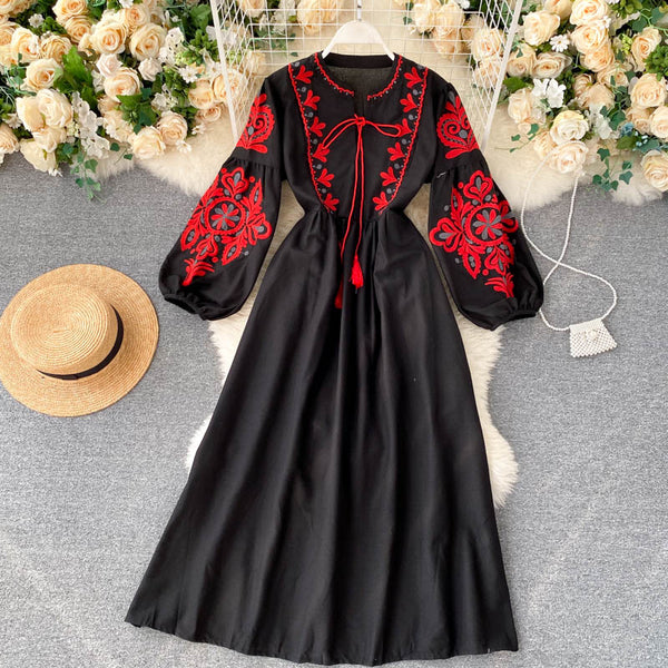 Embroidered Floral Round-neck Pleated Dress