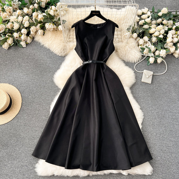 Courtly Sleeveless Solid Color Dress