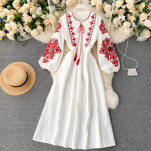 Embroidered Floral Round-neck Pleated Dress