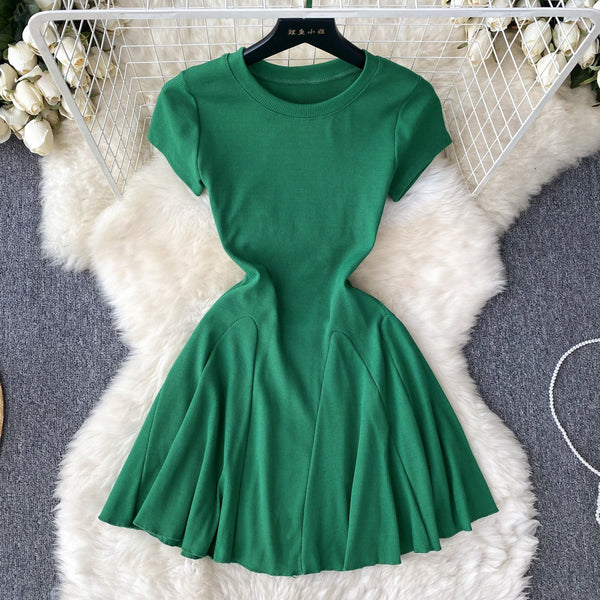 Solid Color Waist-slimming Pleated Dress